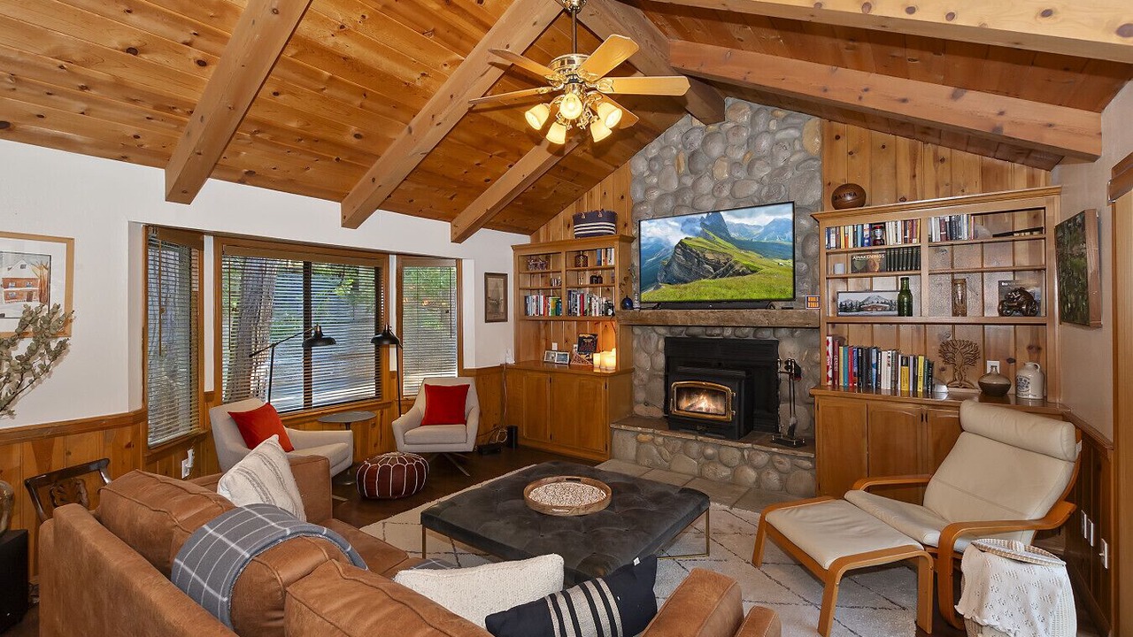 Photo of Bedroom in Blue Jay