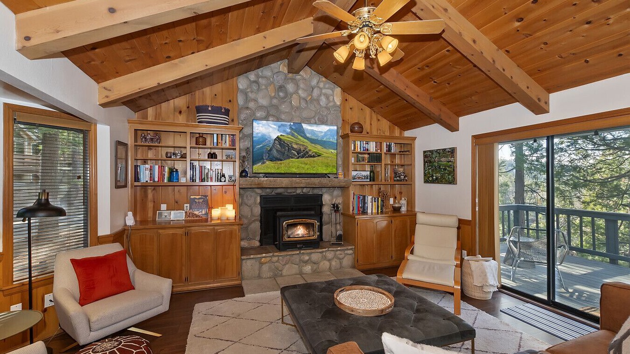 Photo of Livingroom in Blue Jay