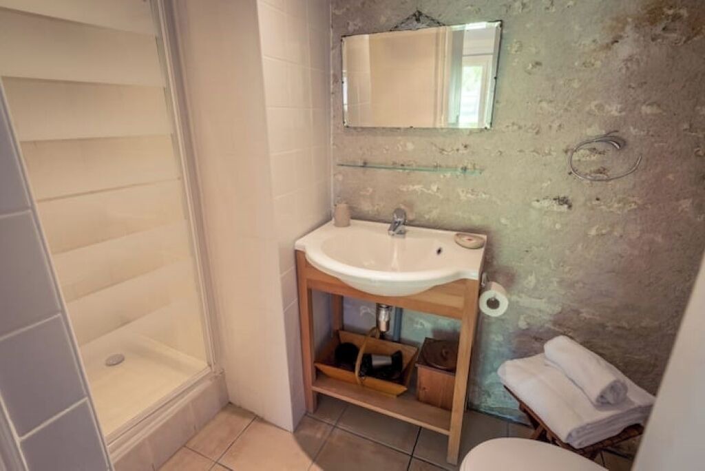 Photo of Bathroom in Saires