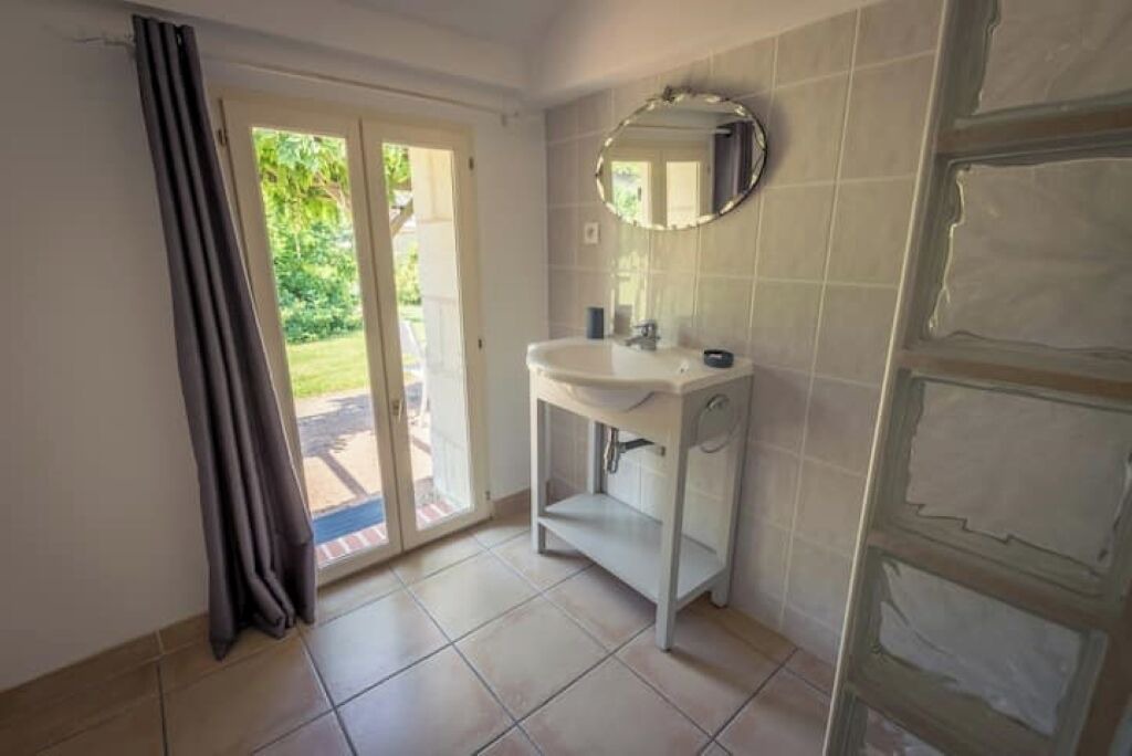 Photo of Bathroom in Saires