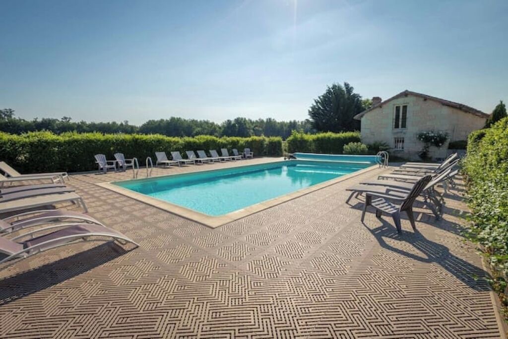 Photo of Outdoor in Saires