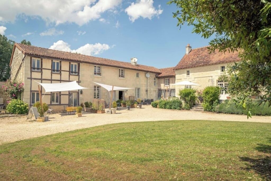 Photo of Outdoor in Saires