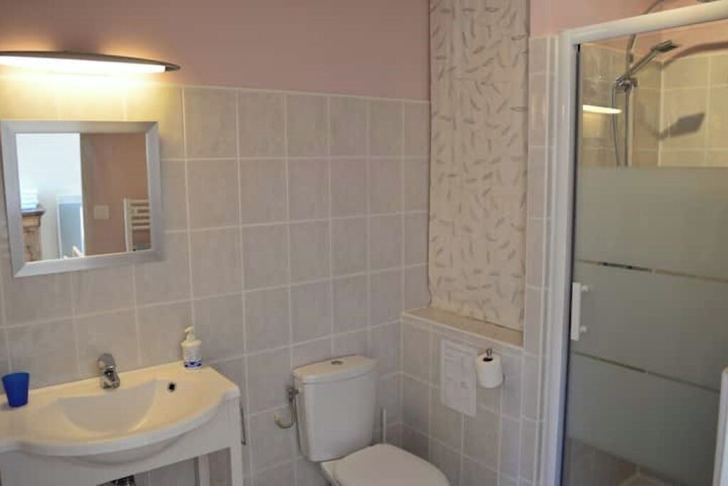 Photo of Bathroom in Saires