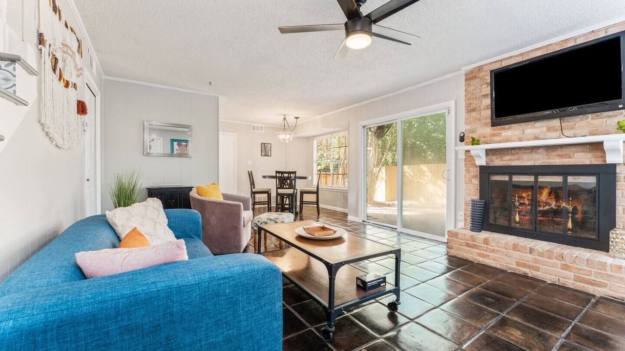 Photo of Livingroom in North Austin Civic Association