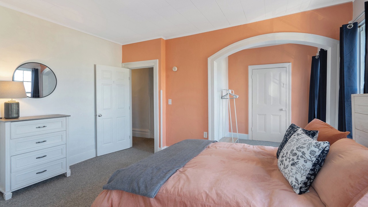 Photo of Bedroom in Oswego