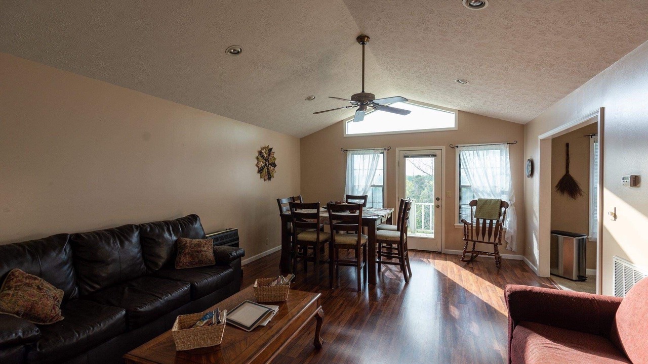 Photo of Livingroom in Harriet