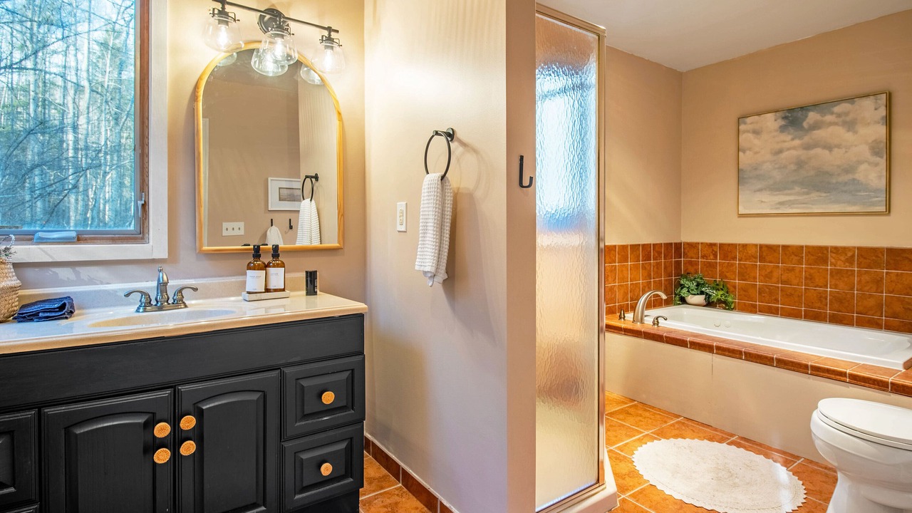 Photo of Bathroom in Hood
