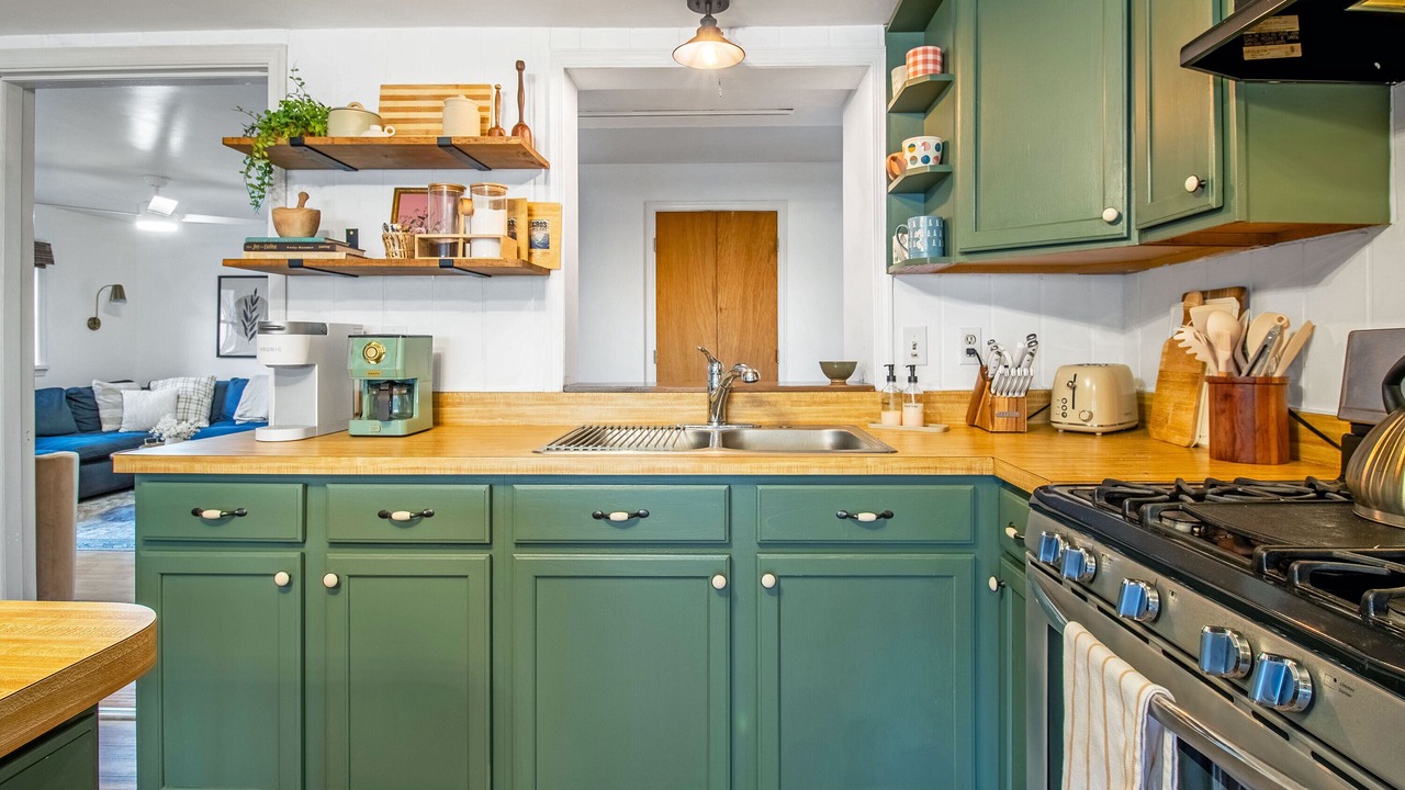 Photo of Kitchen in Hood