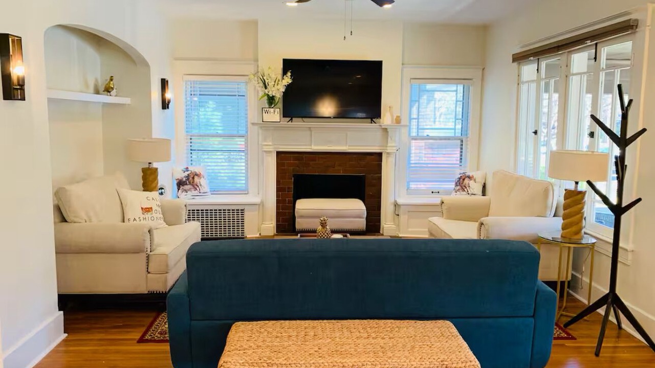 Photo of Livingroom in Cherokee Triangle