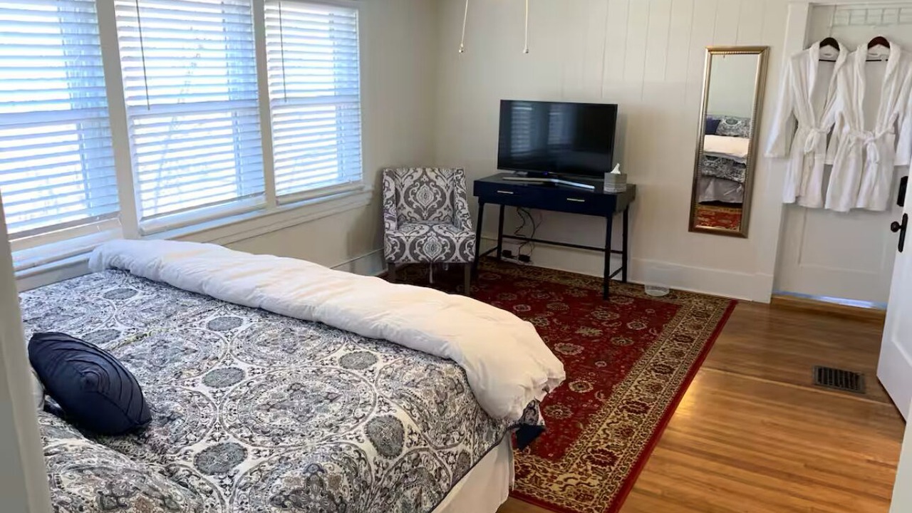 Photo of Bedroom in Cherokee Triangle