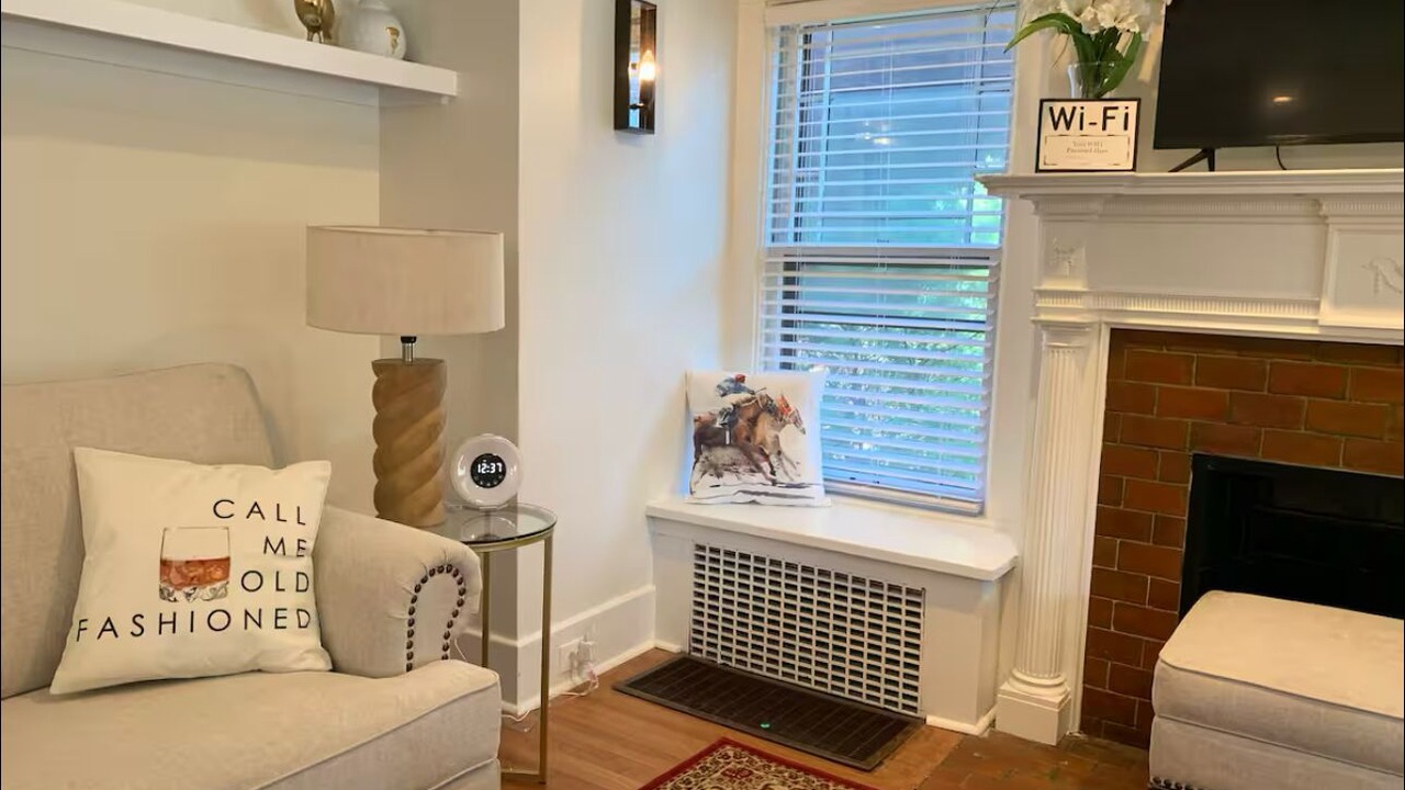 Photo of Livingroom in Cherokee Triangle