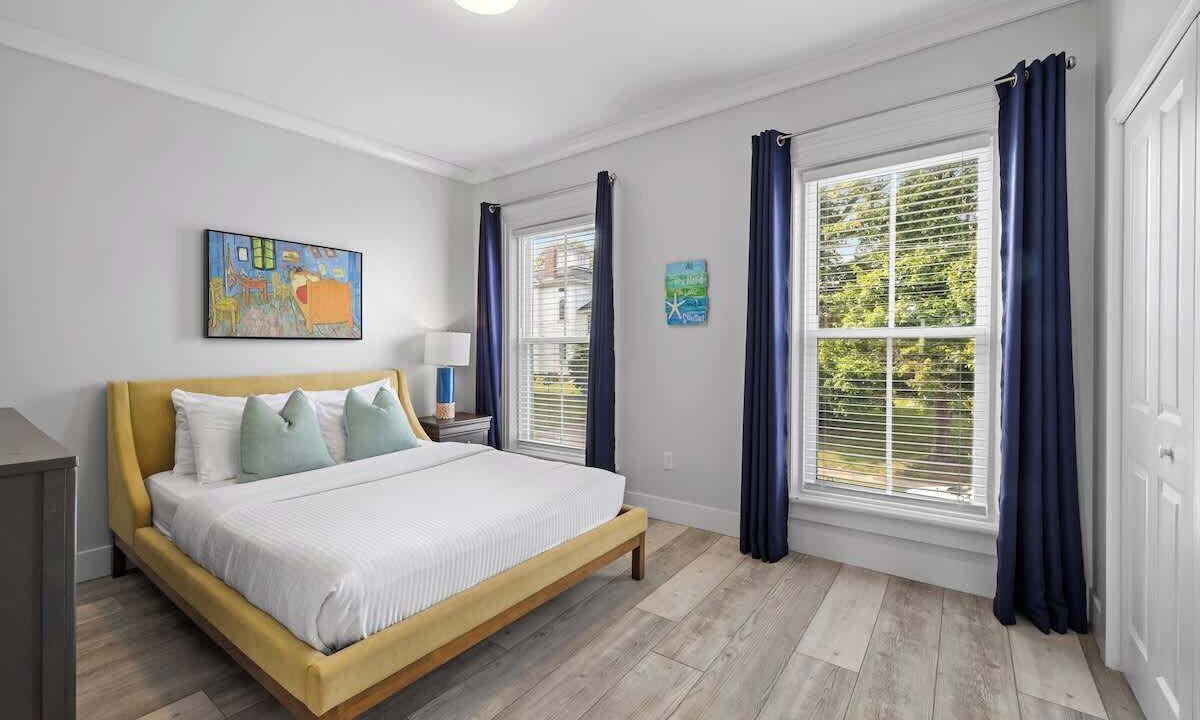 Photo of Bedroom in Queens Square