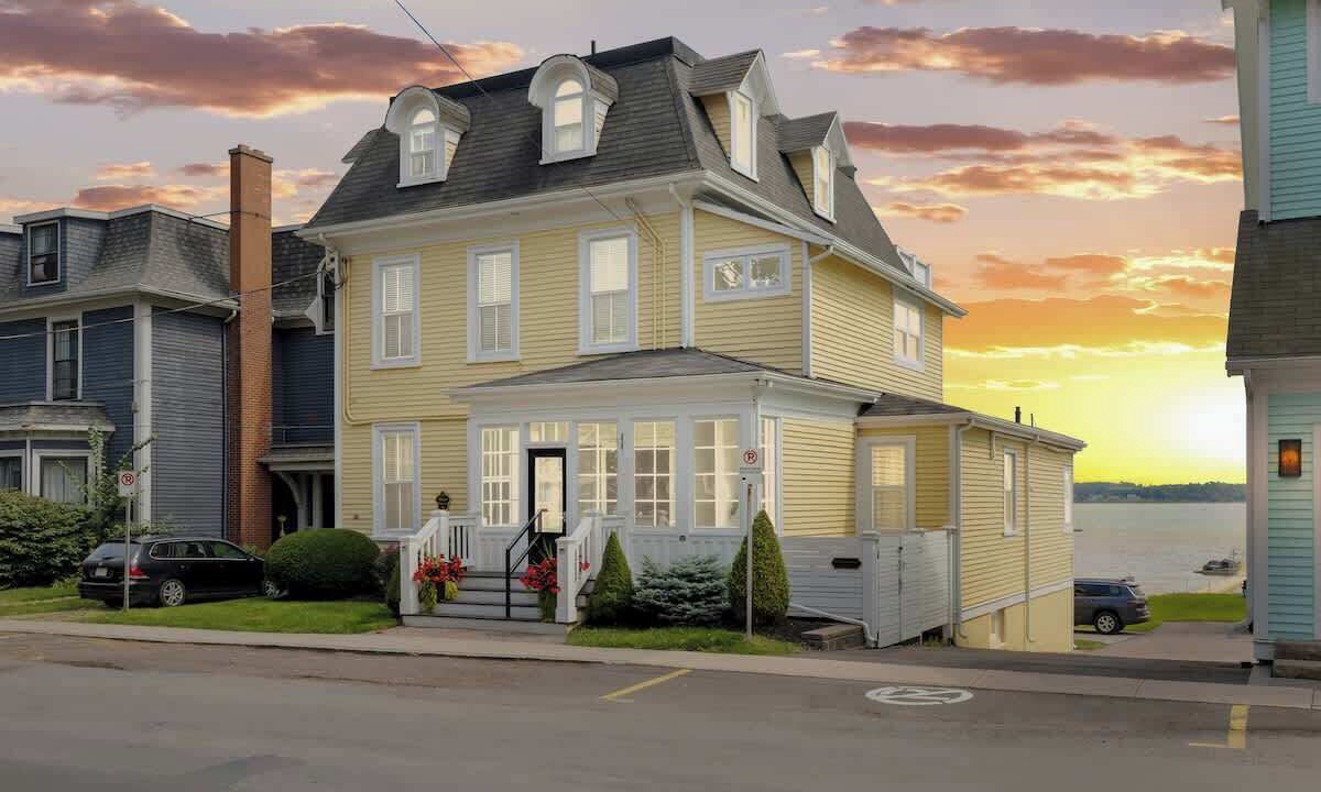 Photo of Outdoor in Queens Square