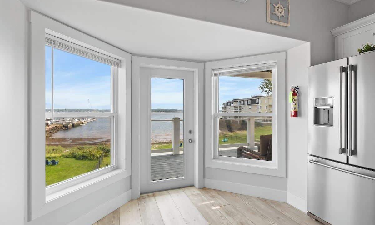 Photo of Others in Queens Square