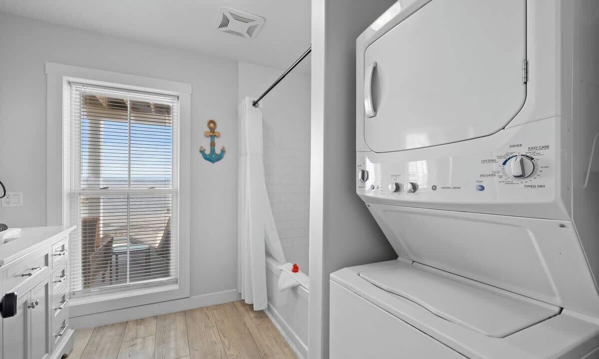 Photo of Others in Queens Square