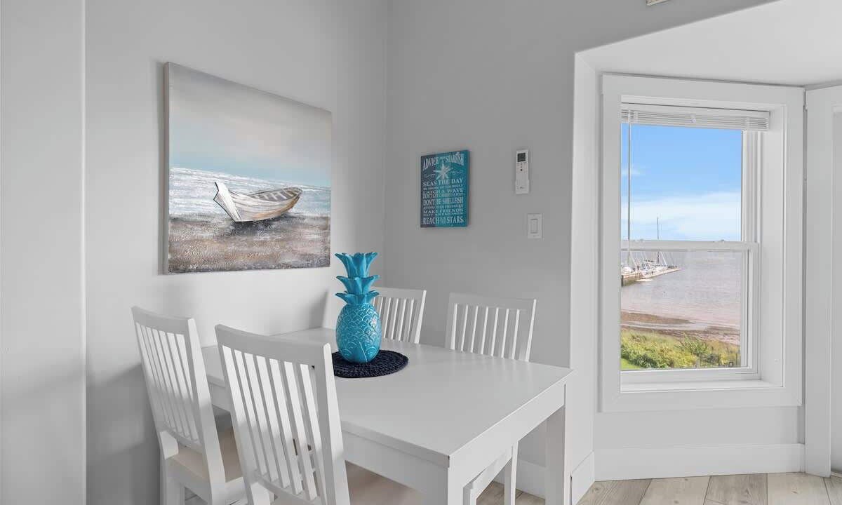 Photo of Others in Queens Square