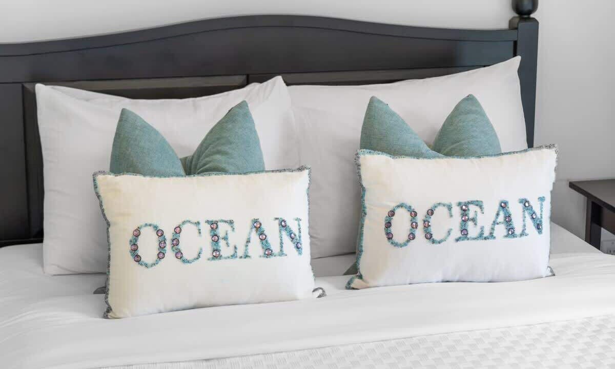 Photo of Others in Queens Square