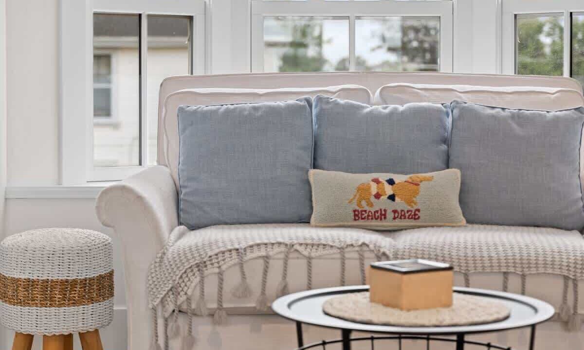 Photo of Others in Queens Square