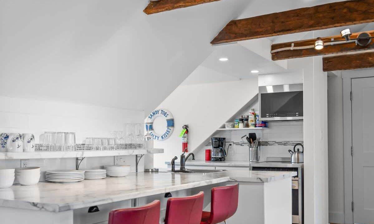 Photo of Others in Queens Square