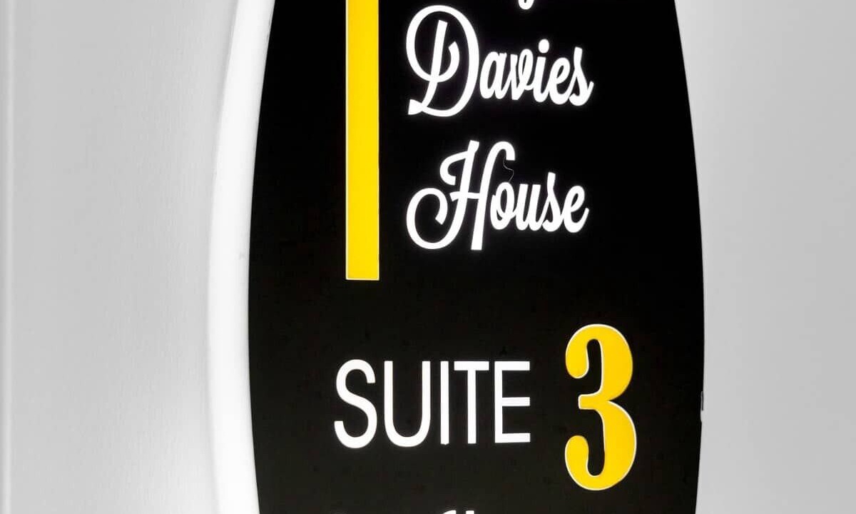 Photo of Others in Queens Square