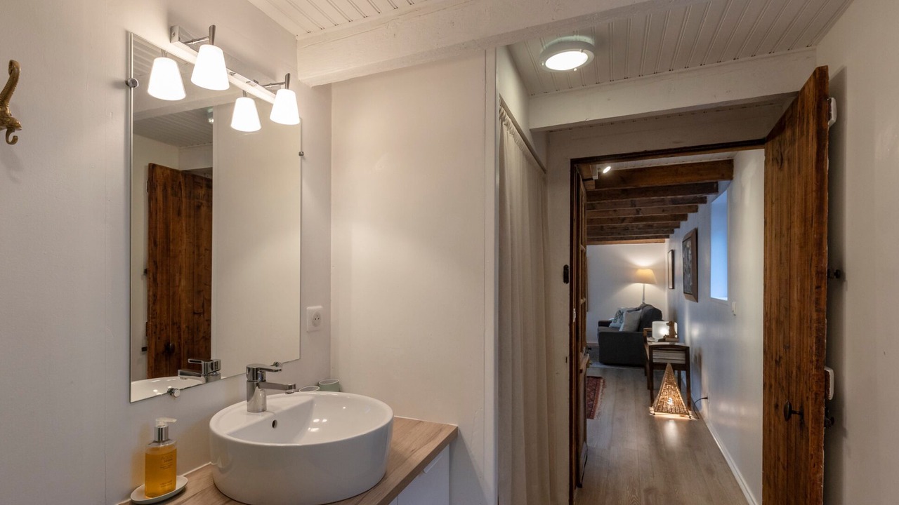 Photo of Bathroom in Enclos