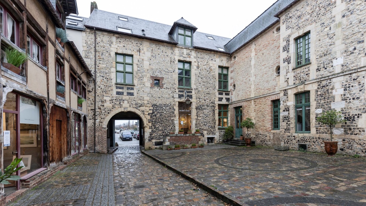 Photo of Others in Enclos