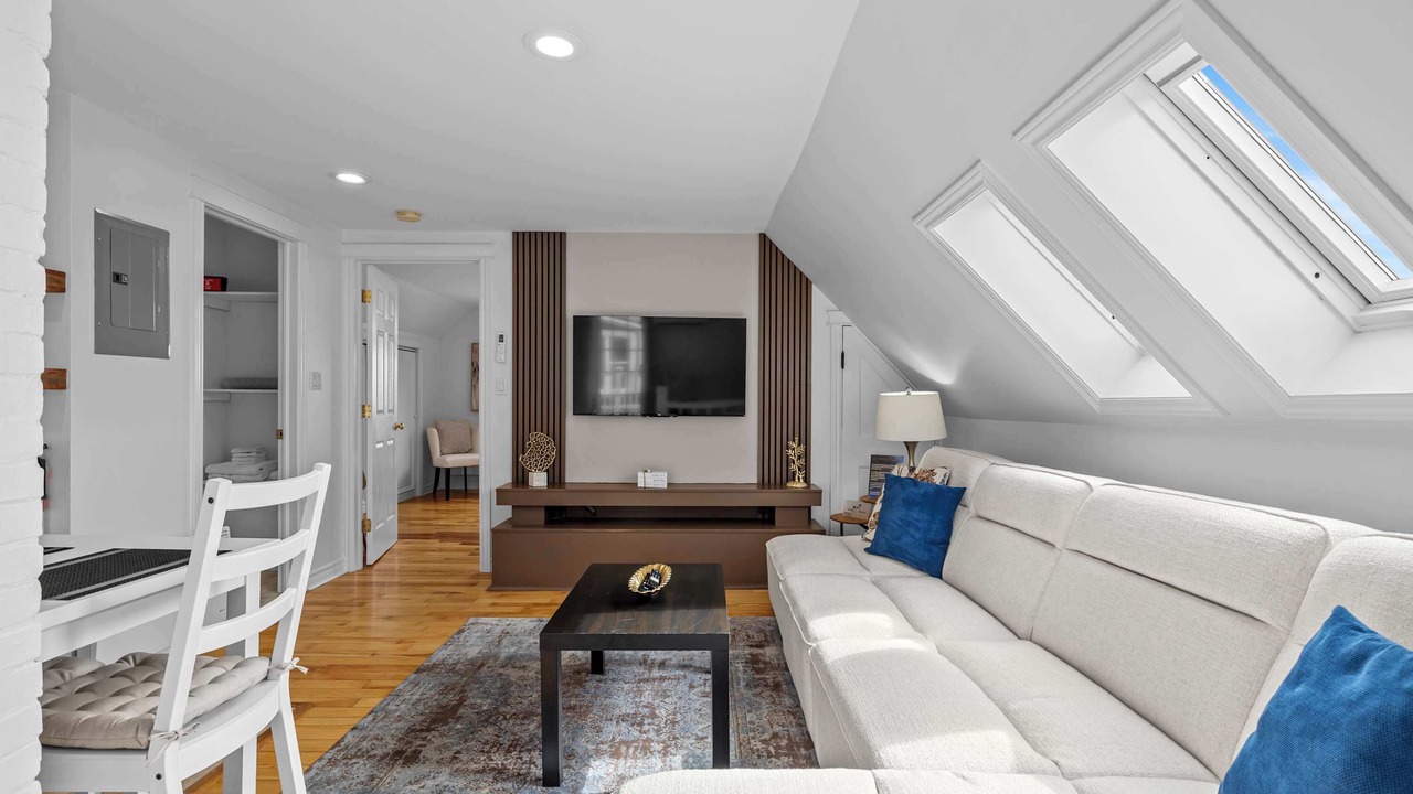 Photo of Livingroom in Queens Square