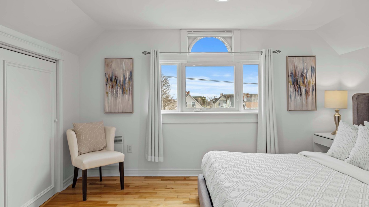 Photo of Bedroom in Queens Square