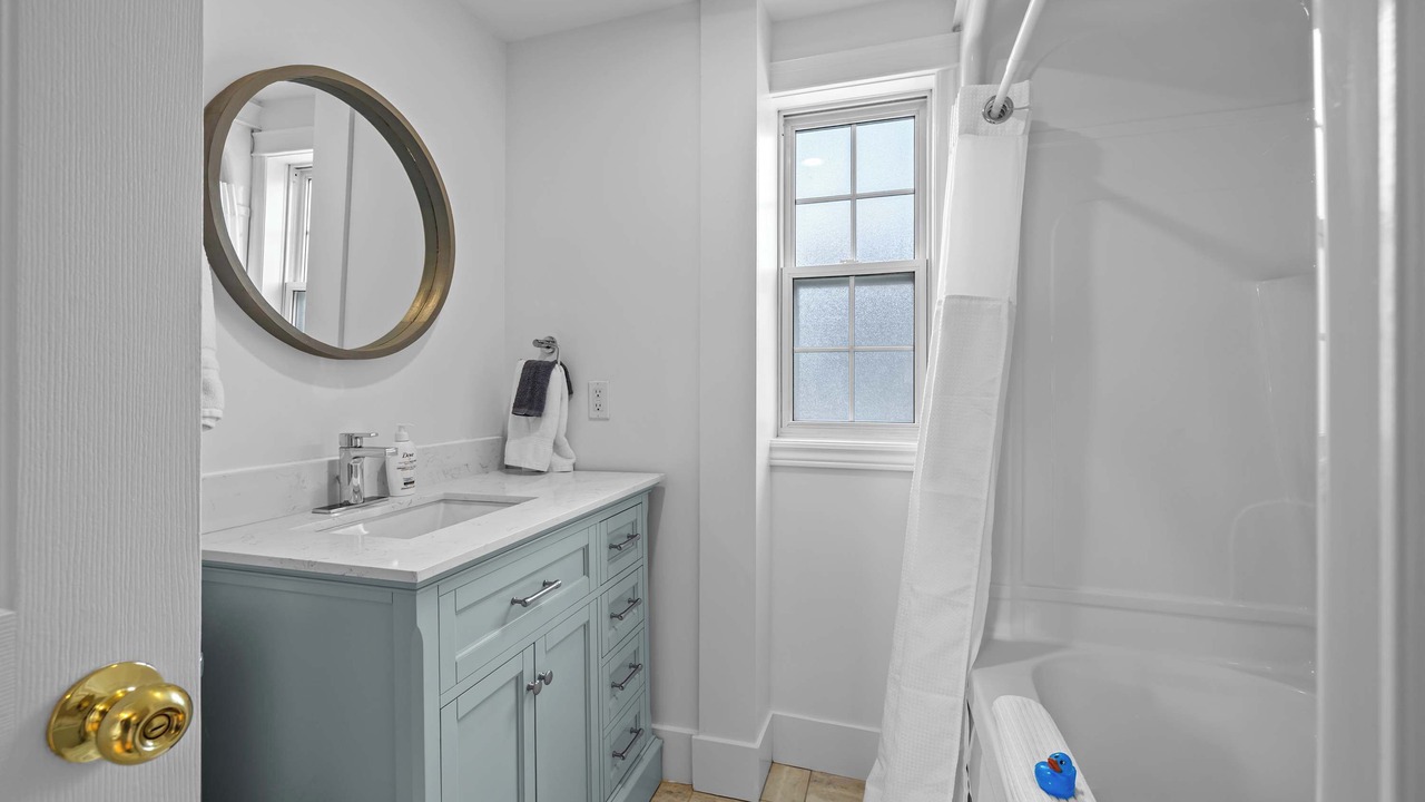Photo of Bathroom in Queens Square