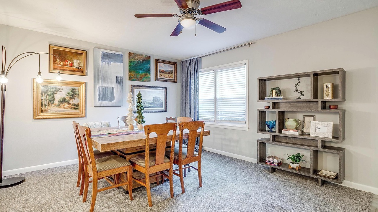 Photo of Livingroom in Westworth Village