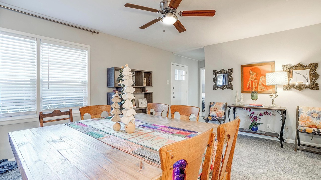 Photo of Livingroom in Westworth Village