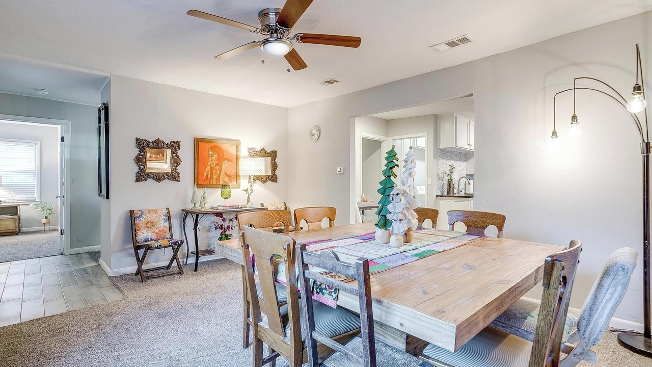Photo of Livingroom in Westworth Village
