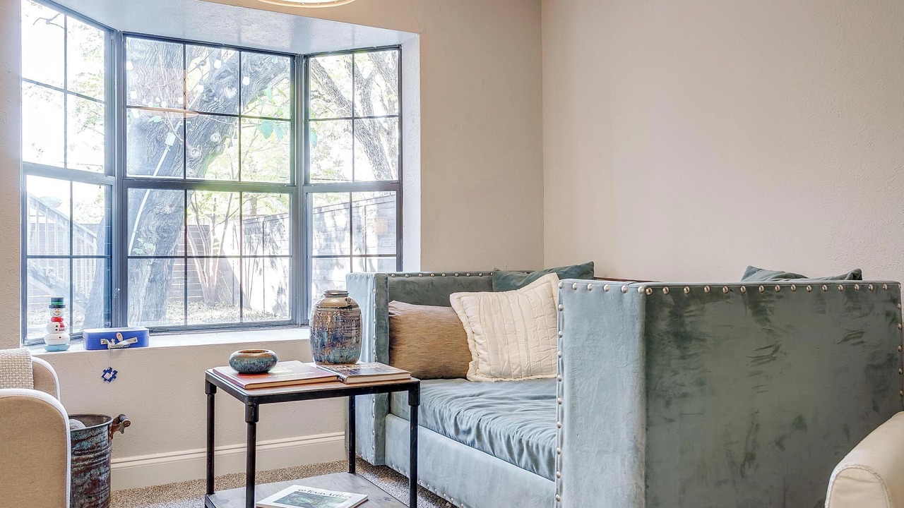 Photo of Livingroom in Westworth Village