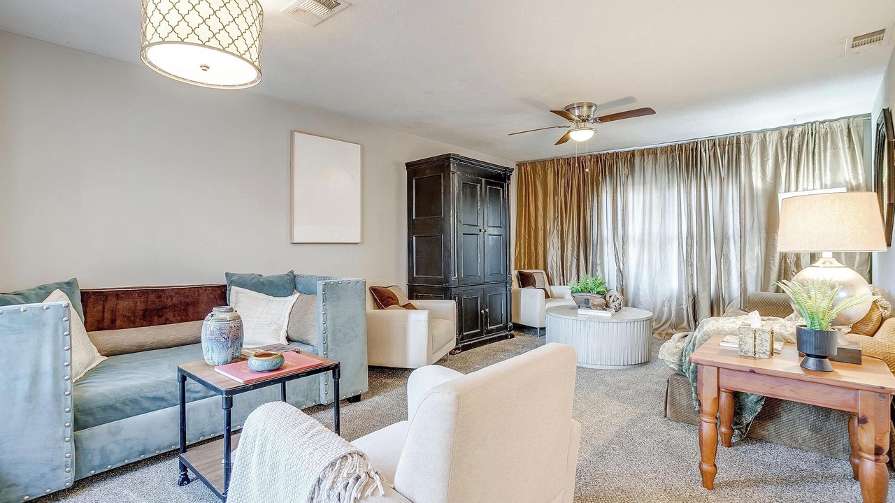 Photo of Livingroom in Westworth Village