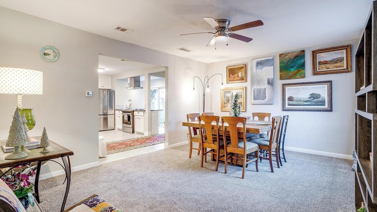 Photo of Livingroom in Westworth Village