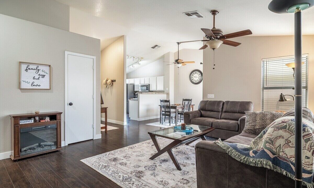 Photo of Livingroom in Kaufman And Broad At The Vineyards