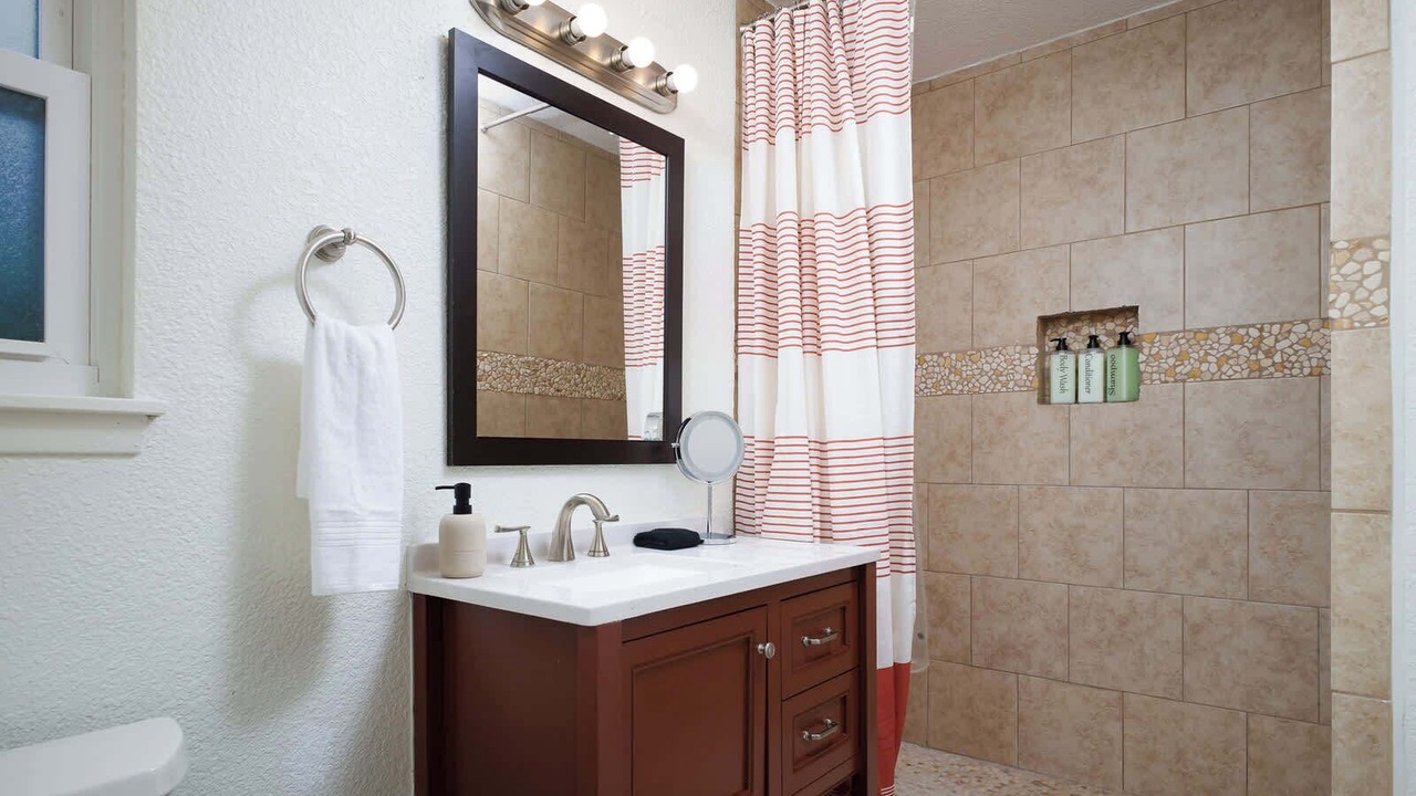 Photo of Bathroom in Oakwell Farms