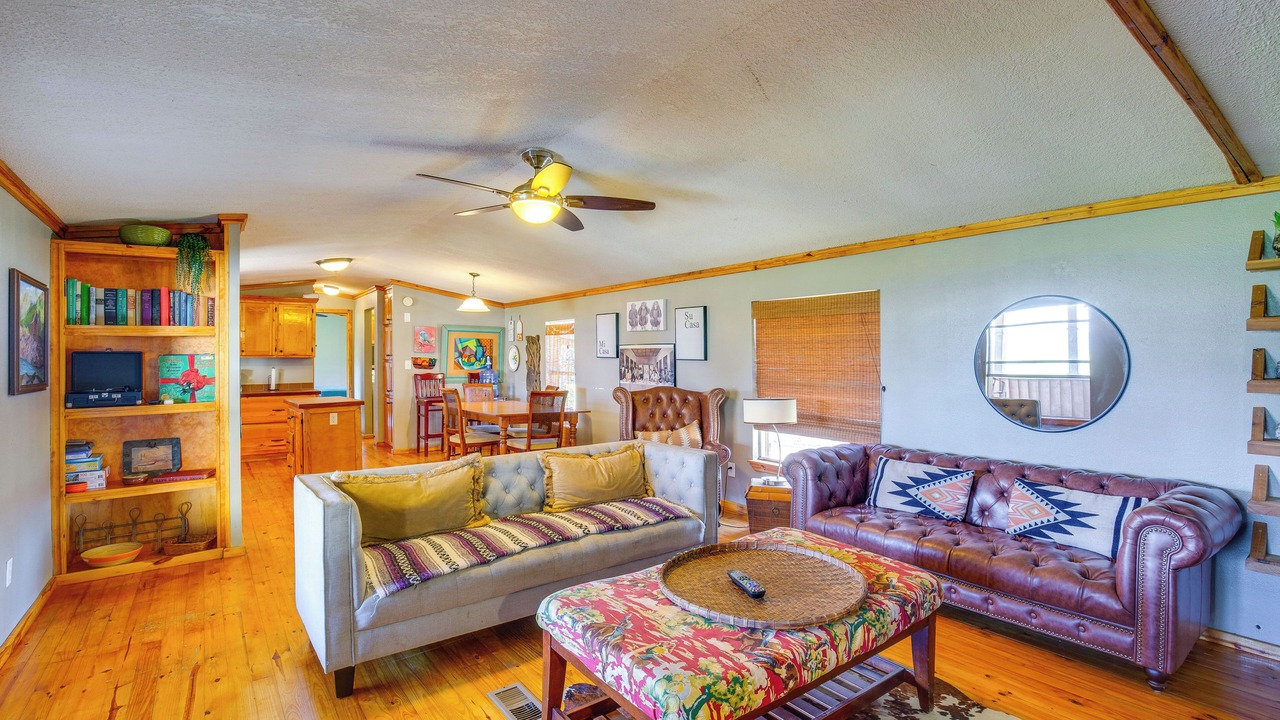 Photo of Livingroom in Quinlan