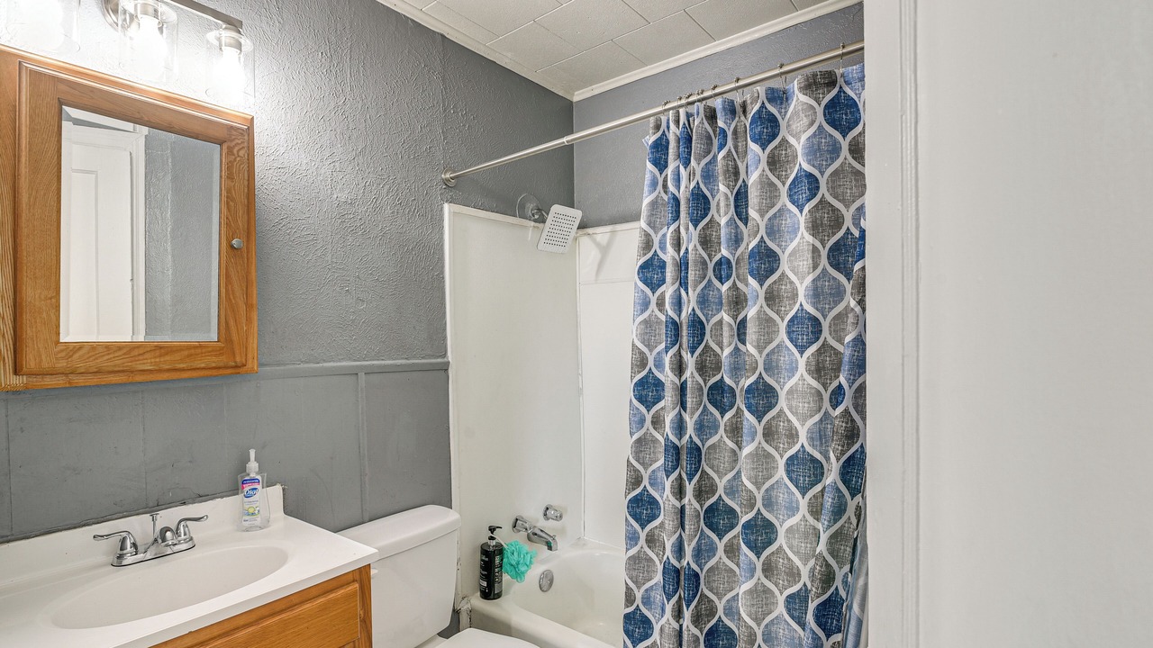 Photo of Bathroom in Lakeview  Jefferson County