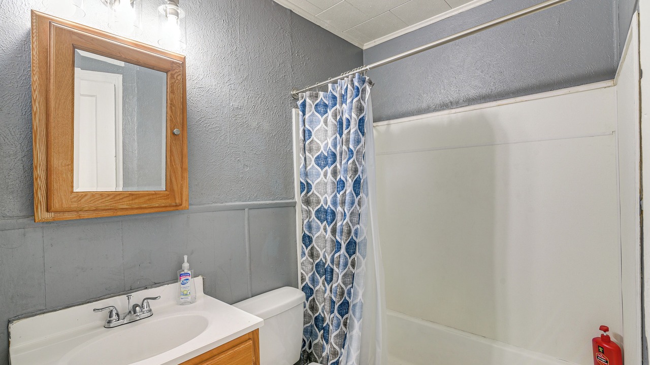 Photo of Bathroom in Lakeview  Jefferson County