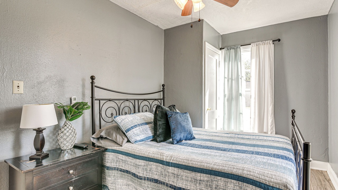 Photo of Bedroom in Lakeview  Jefferson County