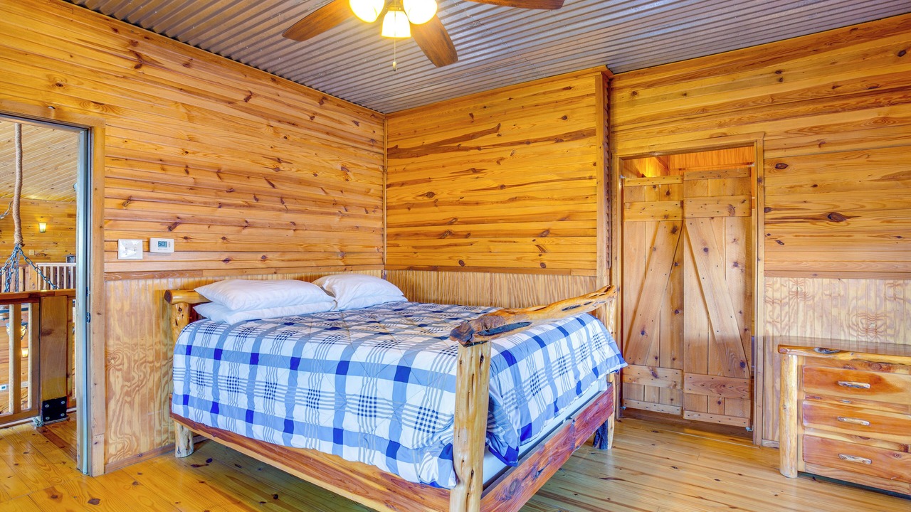 Photo of Bedroom in Quinlan