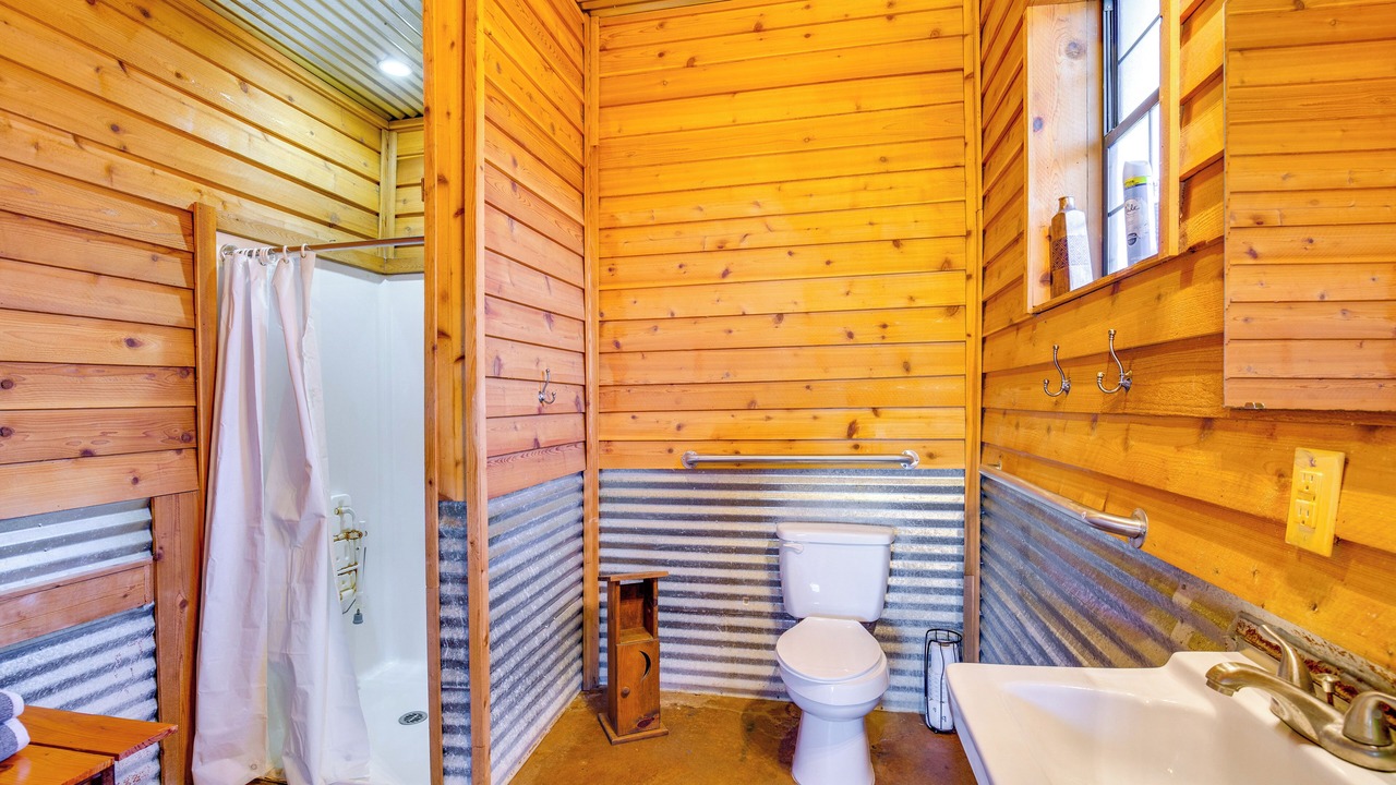 Photo of Bathroom in Quinlan