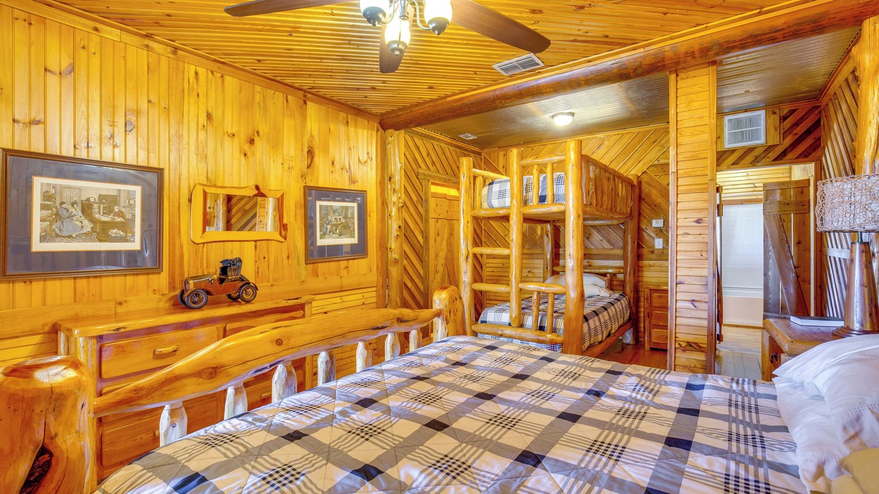 Photo of Bedroom in Quinlan