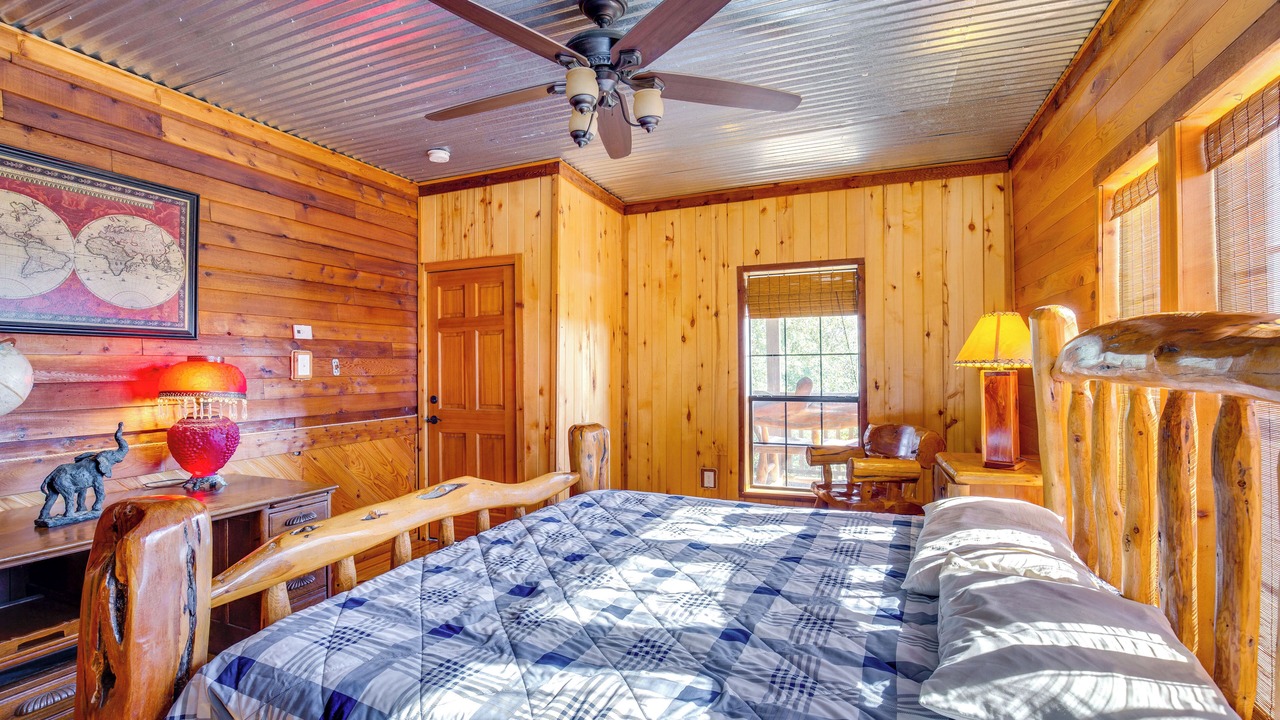 Photo of Bedroom in Quinlan