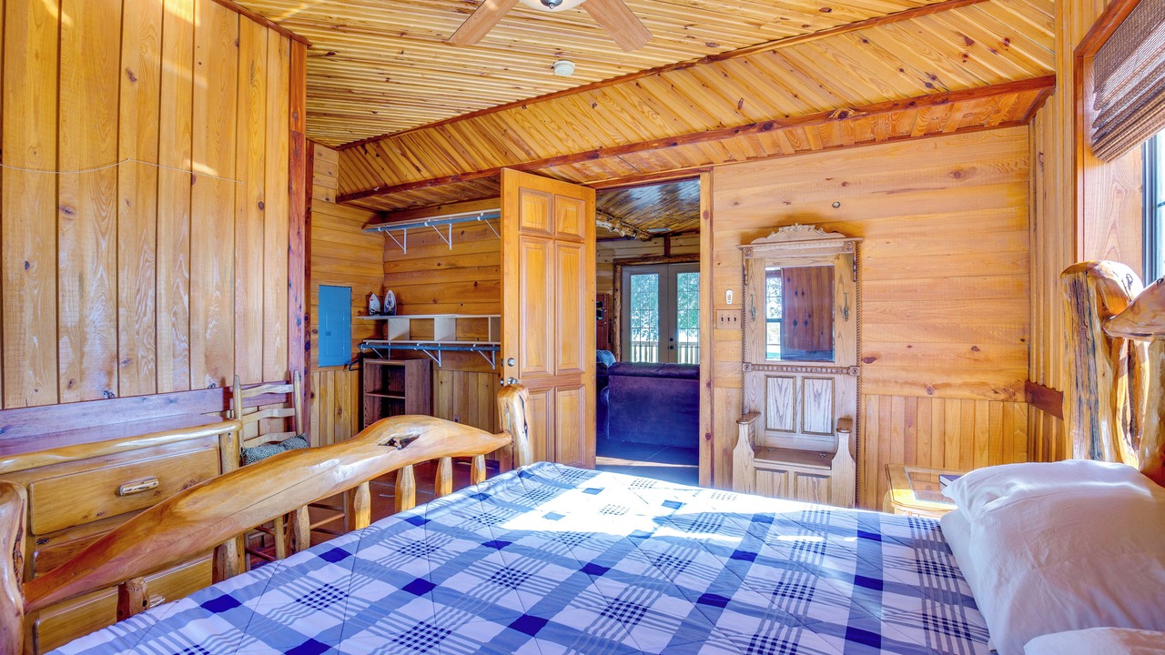 Photo of Bedroom in Quinlan