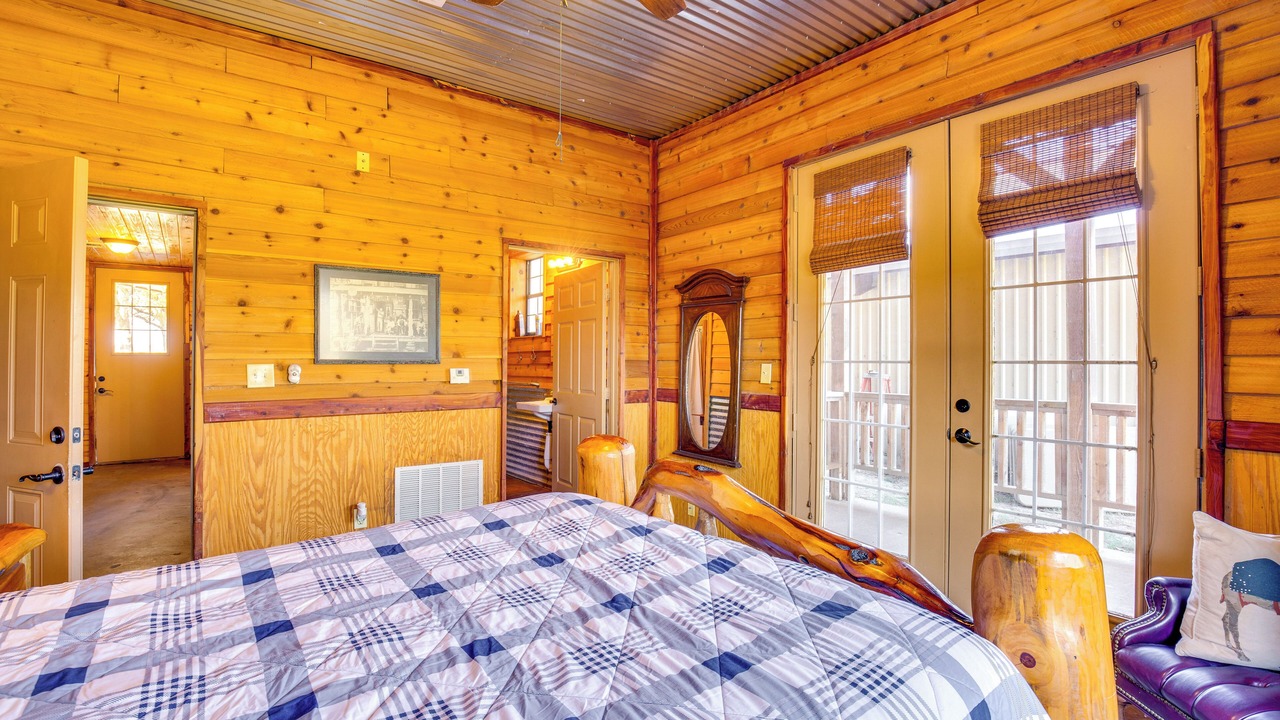 Photo of Bedroom in Quinlan