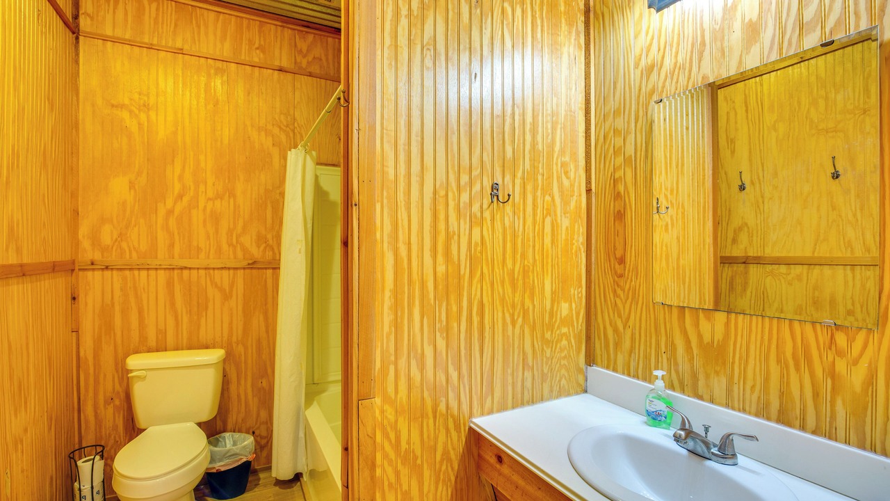 Photo of Bathroom in Quinlan