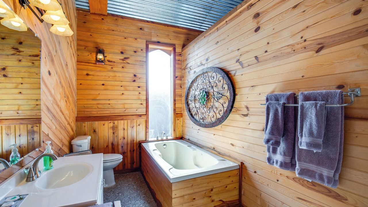 Photo of Bathroom in Quinlan