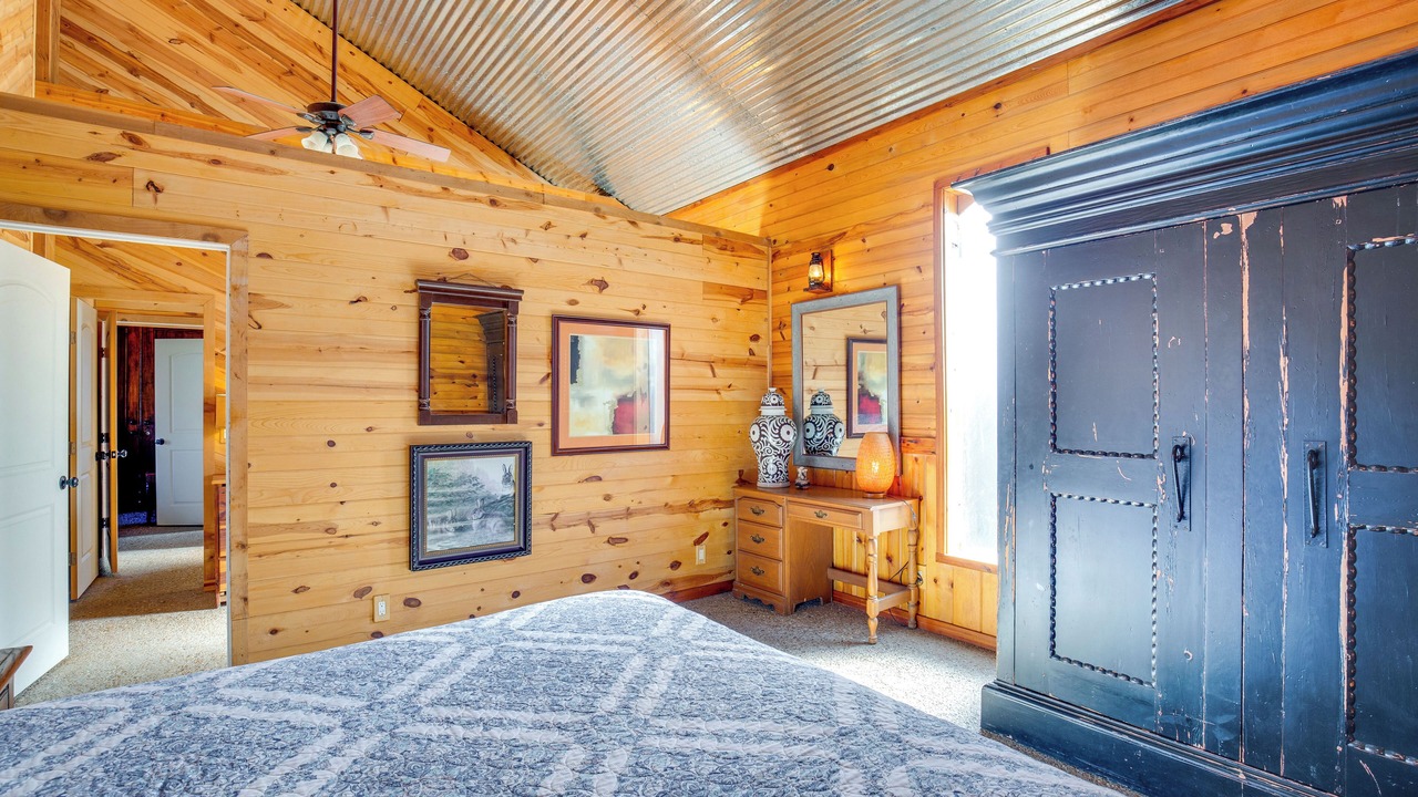 Photo of Bedroom in Quinlan